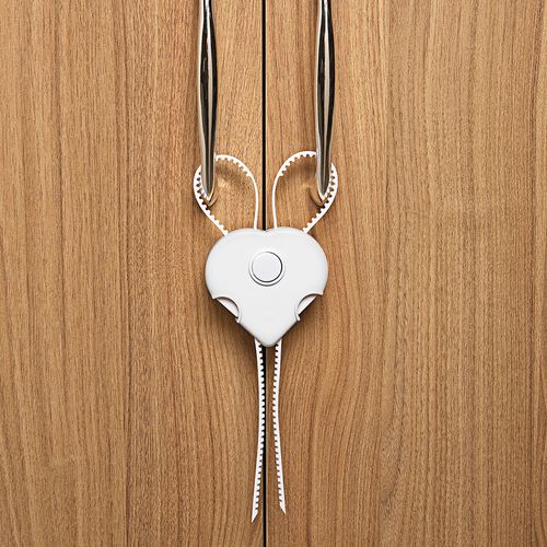 Trava-para-Armarios-Coracao-Plastica-Joy-Ordene-ambientada