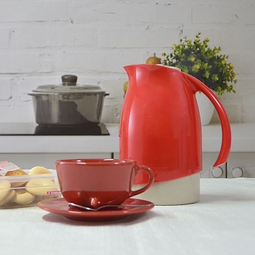 Bule-Termico-Plastico-Cuidar-Vermelho-700ml-Termic-Sanremo-Ambientada